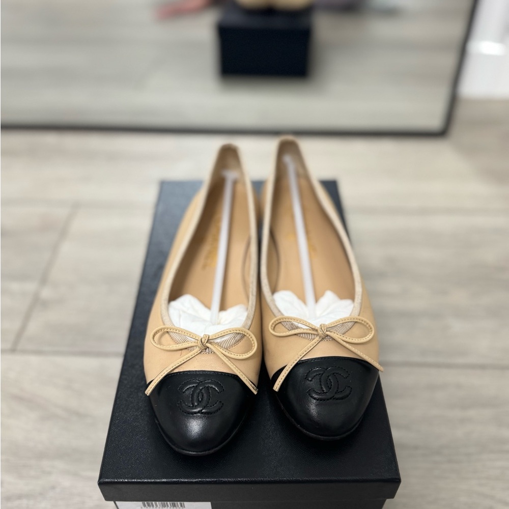 Chanel ballerina shoes ( baige/ black toe)